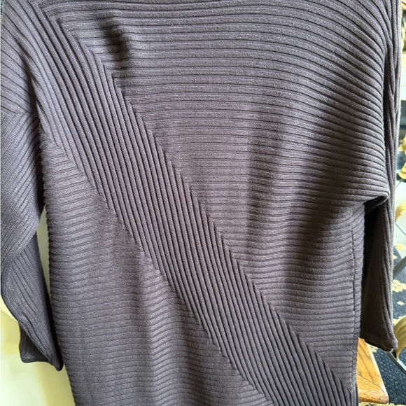 Chico’s Beautiful Brown Round neck sweater. EUC . Soft Size 0 Rayon/Polyester - Picture 6 of 7